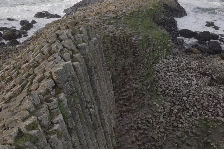 hexagonal rocks at the giants causeway