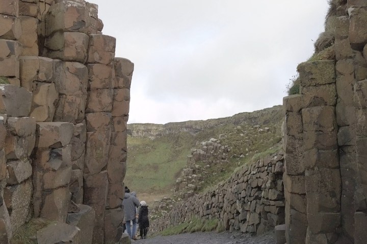 The pathway down to Giants Causeway